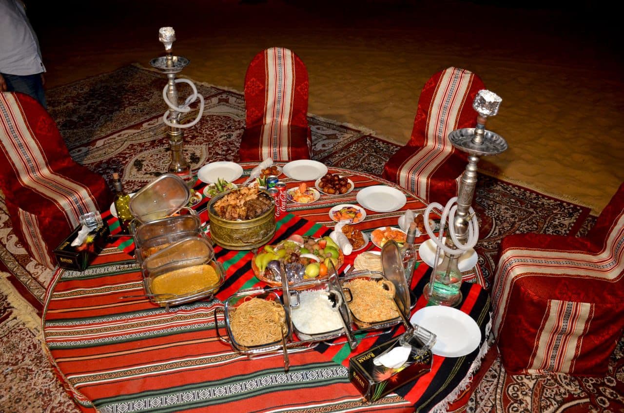Shisha lounge and henna art in the majlis